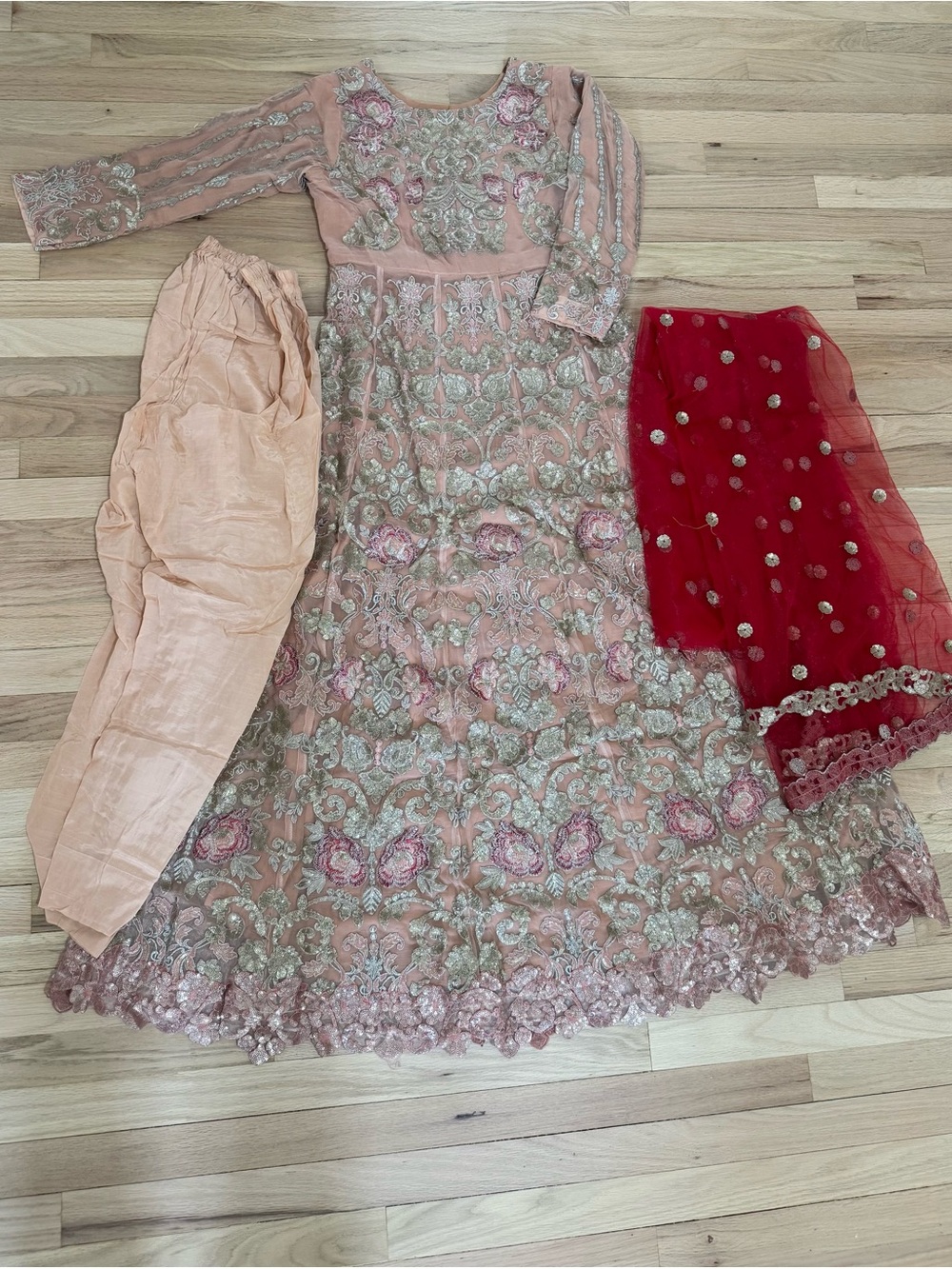 Women’s pink Pakistani dress size small